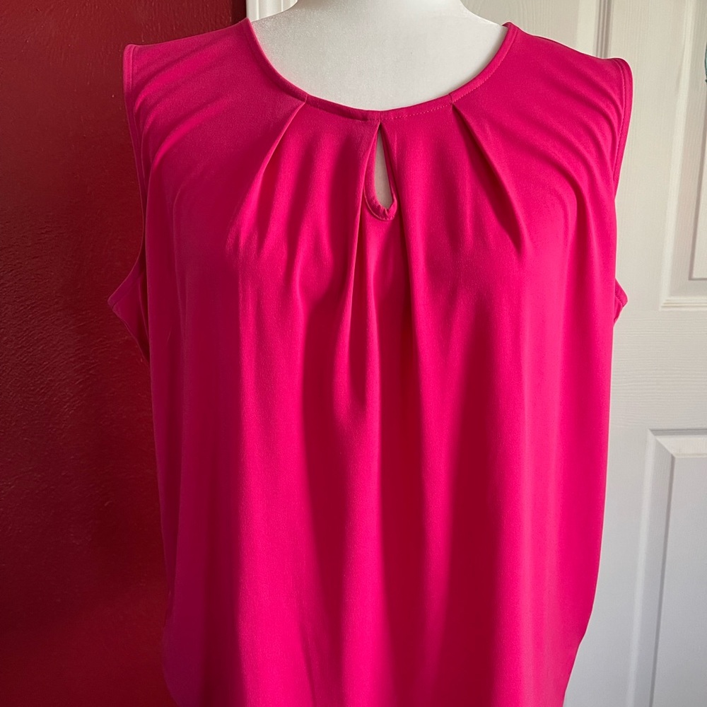 Jones Studio Pink Pleated keyhole Cut Out Blouse